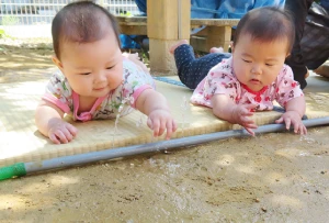 0-2才児クラスのあそび風景